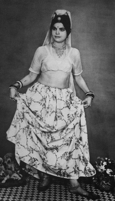 Tai ji Old Photograph of a young woman getting married